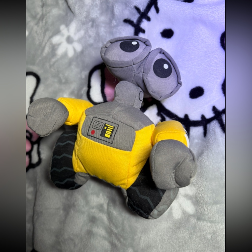 💛WALL-E plus toy💛